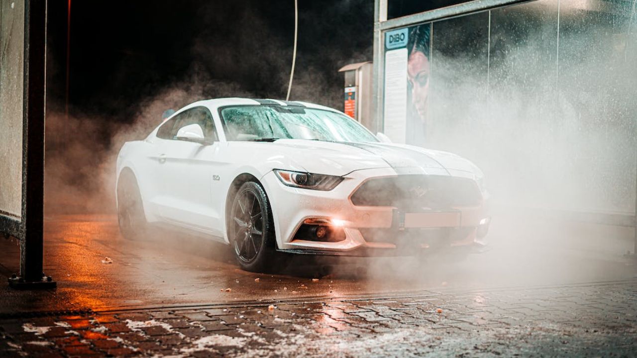 difference between valeting and detailing